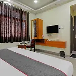 Hotel O Fort Inn